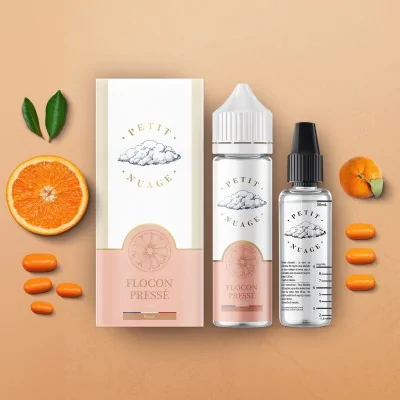 Produit Flocon Pressé Orange Bonbon avec oranges, feuilles et bouteilles sur fond beige