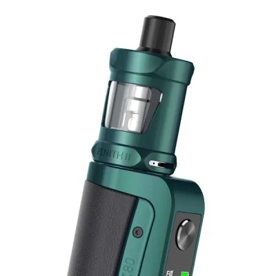 Kit e-cigarette Coolfire Z80 vert avec clearomiseur Zenith II, vue rapprochée du réservoir